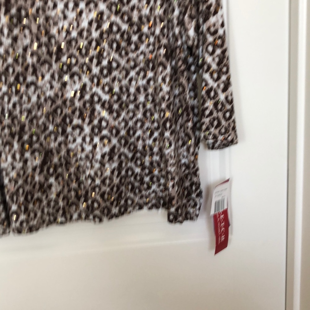 Top - Picture 2 of 2